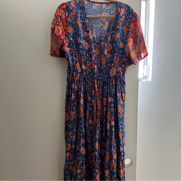 Variety of high end tops and dresses sold in bulk - Picture 4 of 10